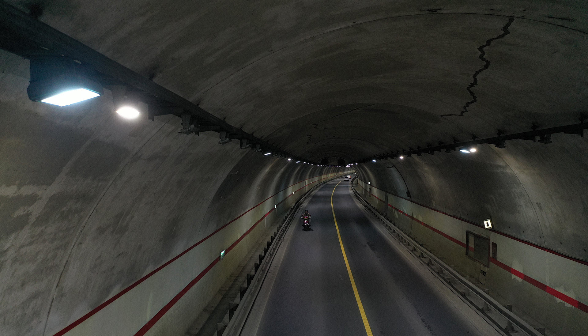 wall mounted light tunnel