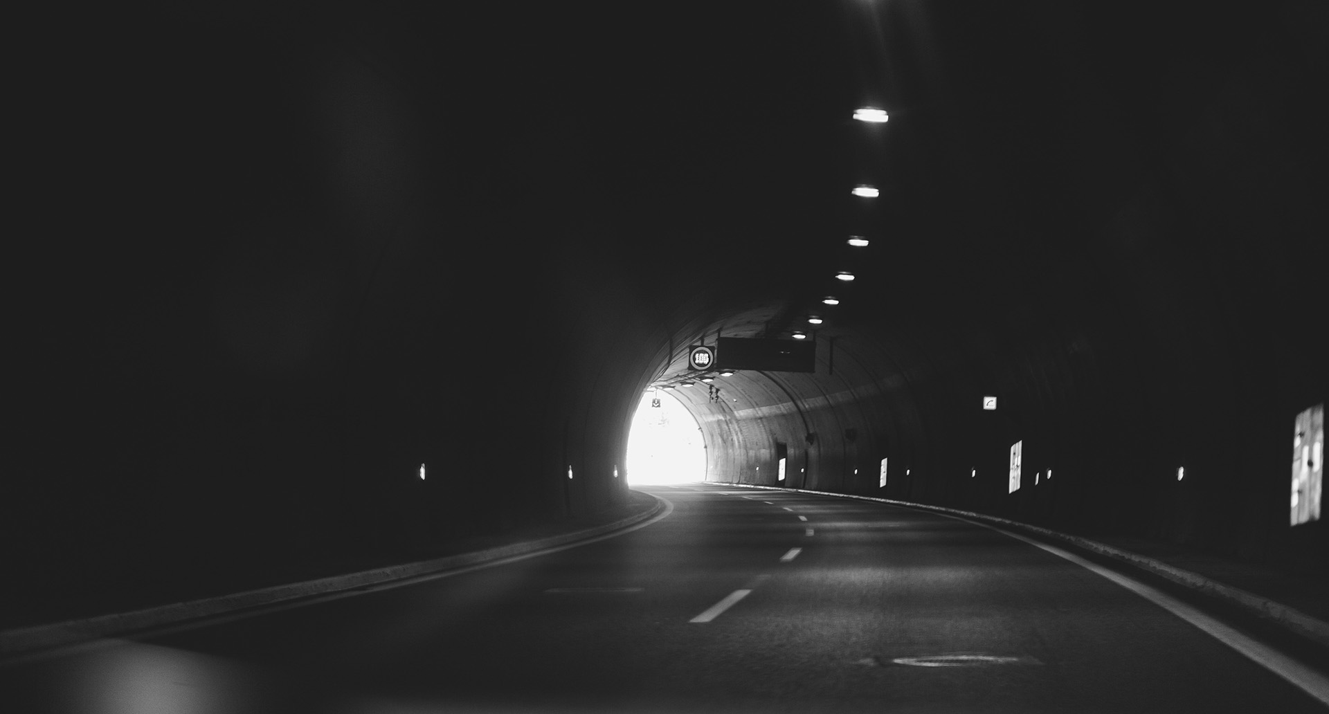 ceiling tunnel light