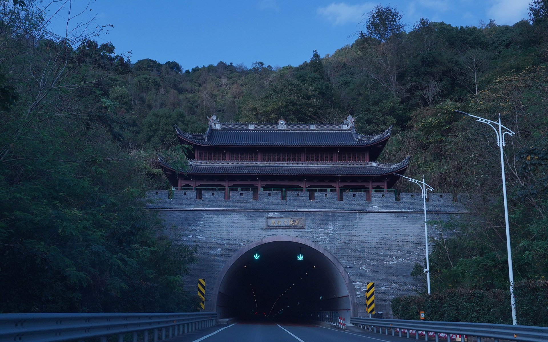 outdoor light tunnel