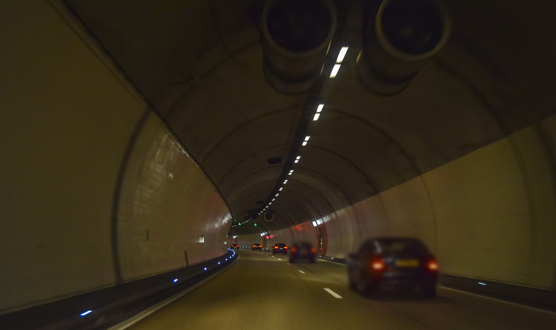 tunnel light for driveway